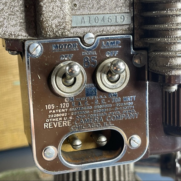 Vintage Revere Camera Co. Model 85 8MM Projector Chicago, and Reels + Extras - Picture 11 of 16